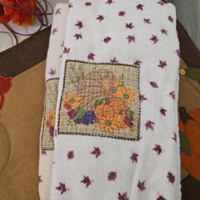 Thanksgiving Decor Lot – Gurley Candles, Animated Plush Turkey, Faux Fruit, Linens Gurley Candle turkeys