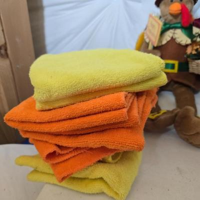 Thanksgiving Decor Lot – Gurley Candles, Animated Plush Turkey, Faux Fruit, Linens Gurley Candle turkeys