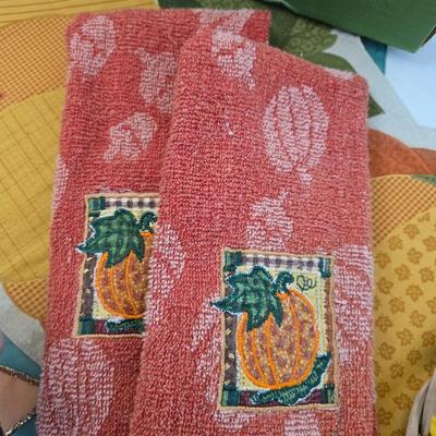 Fall Entryway & Tabletop Decor Lot – Wreaths, Pumpkins, Scarecrow & More