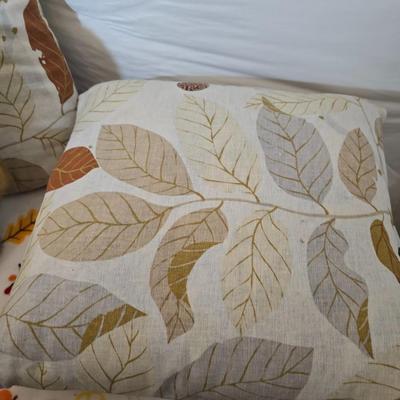 Cozy Fall Decor Bundle – Throw Blanket, Leaf Pillows & Plush Teddy Bear