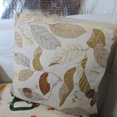 Cozy Fall Decor Bundle – Throw Blanket, Leaf Pillows & Plush Teddy Bear