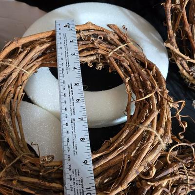 Lot of Wreath Forms – Grapevine, Straw, Foam & Heart-Shaped Bases for Crafting