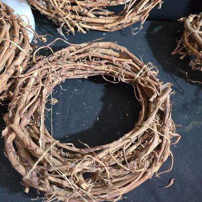 Lot of Wreath Forms – Grapevine, Straw, Foam & Heart-Shaped Bases for Crafting