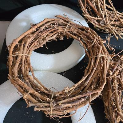 Lot of Wreath Forms – Grapevine, Straw, Foam & Heart-Shaped Bases for Crafting