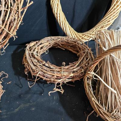 Lot of Wreath Forms – Grapevine, Straw, Foam & Heart-Shaped Bases for Crafting