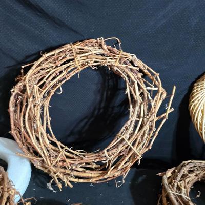 Lot of Wreath Forms – Grapevine, Straw, Foam & Heart-Shaped Bases for Crafting