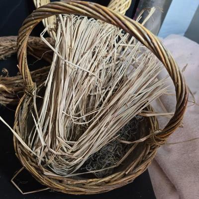 Lot of Wreath Forms – Grapevine, Straw, Foam & Heart-Shaped Bases for Crafting
