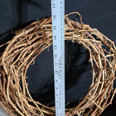 Lot of Wreath Forms – Grapevine, Straw, Foam & Heart-Shaped Bases for Crafting