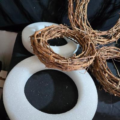 Lot of Wreath Forms – Grapevine, Straw, Foam & Heart-Shaped Bases for Crafting