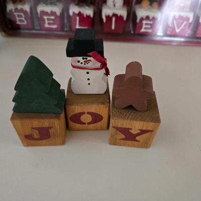 Vintage & Rustic Christmas Décor Lot – Nutcrackers, Towels, Ornaments, Reindeer & More