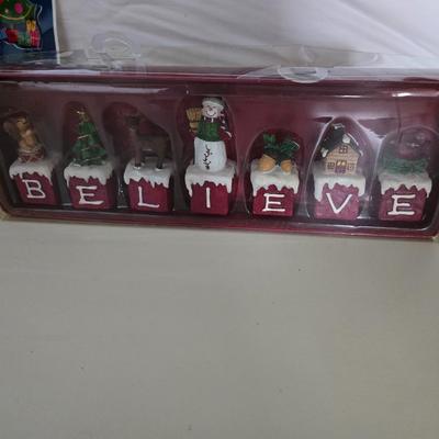 Vintage & Rustic Christmas Décor Lot – Nutcrackers, Towels, Ornaments, Reindeer & More