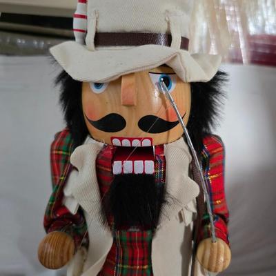 Vintage & Rustic Christmas Décor Lot – Nutcrackers, Towels, Ornaments, Reindeer & More