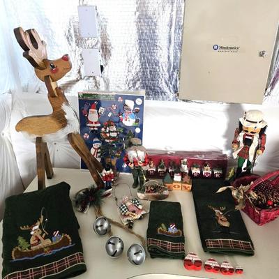 Vintage & Rustic Christmas Décor Lot – Nutcrackers, Towels, Ornaments, Reindeer & More