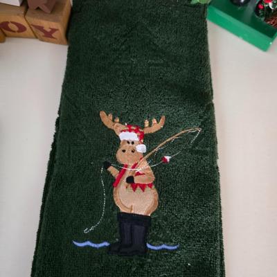 Vintage & Rustic Christmas Décor Lot – Nutcrackers, Towels, Ornaments, Reindeer & More