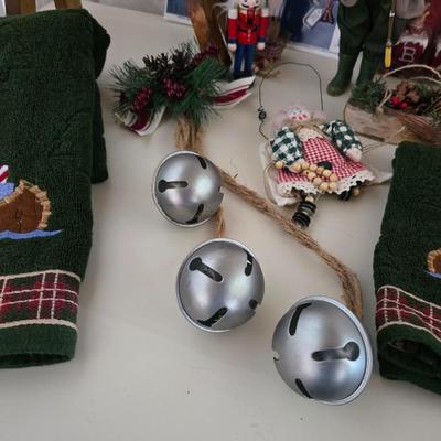 Vintage & Rustic Christmas Décor Lot – Nutcrackers, Towels, Ornaments, Reindeer & More