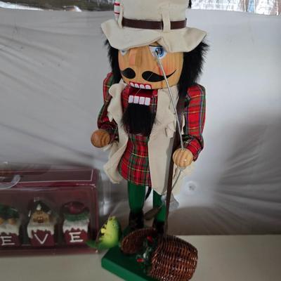 Vintage & Rustic Christmas Décor Lot – Nutcrackers, Towels, Ornaments, Reindeer & More