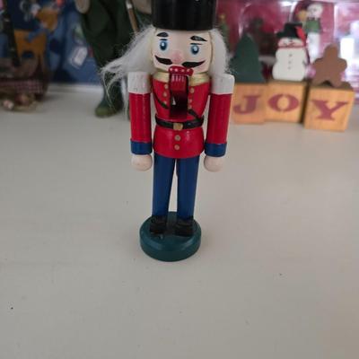 Vintage & Rustic Christmas Décor Lot – Nutcrackers, Towels, Ornaments, Reindeer & More