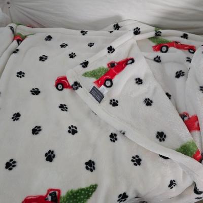 Holiday Decor Bundle – VERY SOFT Plush Blanket, Pillows, Bear, & More
