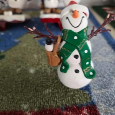 Charming Snowman Christmas Decor Lot – Figurines, Stocking hangers, Cards & Rug