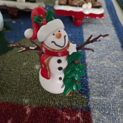 Charming Snowman Christmas Decor Lot – Figurines, Stocking hangers, Cards & Rug