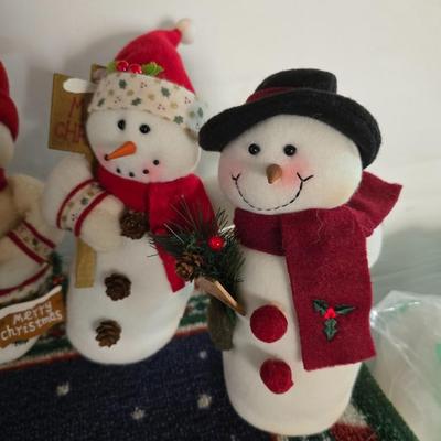 Snowman Christmas Decor Bundle – Figurines, Basket, Rug & More