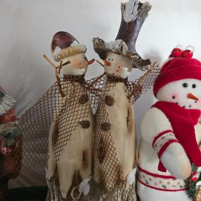 Snowman Christmas Decor Bundle – Figurines, Basket, Rug & More
