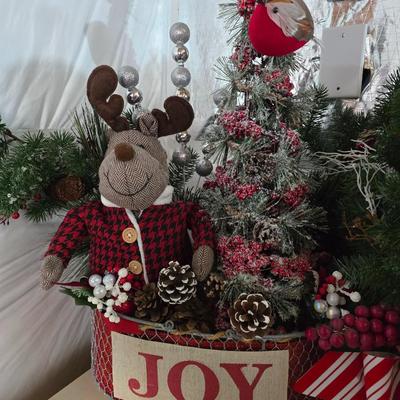 Holiday Décor Lot – Santa, Snowmen, Wreaths & JOY Basket
