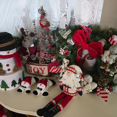 Holiday Décor Lot – Santa, Snowmen, Wreaths & JOY Basket