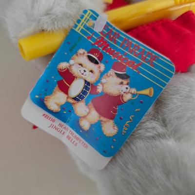 Lot: Animated Holiday and Plush Toy Collection – Musical & Decorative