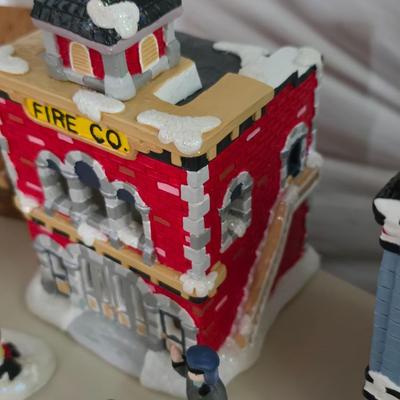 Holiday Village Ceramic Light-Up Set – 20+ Piece Lot