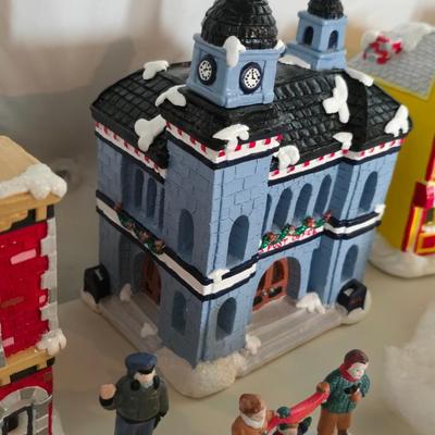 Holiday Village Ceramic Light-Up Set – 20+ Piece Lot