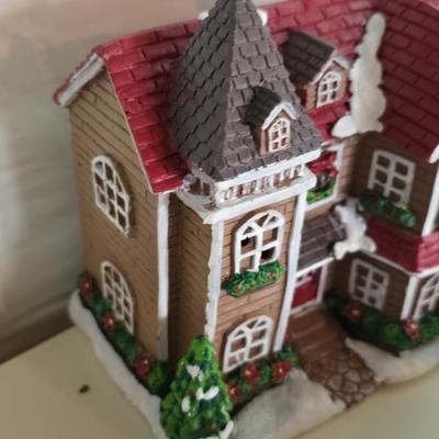 Holiday Village Ceramic Light-Up Set – 20+ Piece Lot