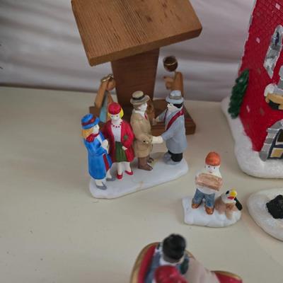 Holiday Village Ceramic Light-Up Set – 20+ Piece Lot