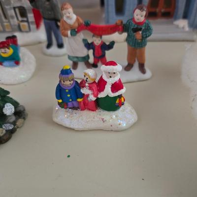Holiday Village Ceramic Light-Up Set – 20+ Piece Lot