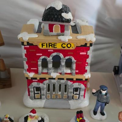 Holiday Village Ceramic Light-Up Set – 20+ Piece Lot
