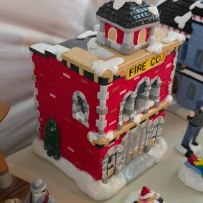 Holiday Village Ceramic Light-Up Set – 20+ Piece Lot