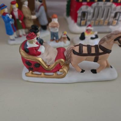 Holiday Village Ceramic Light-Up Set – 20+ Piece Lot