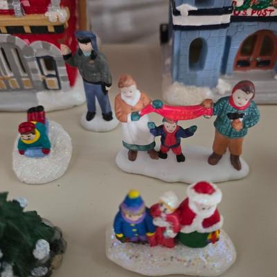 Holiday Village Ceramic Light-Up Set – 20+ Piece Lot