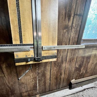 Lot 355 Wall mounted Matte cutter