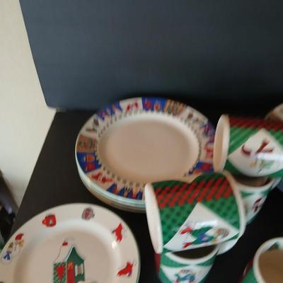 1998 Welcome Winter Holiday Stoneware Dish Set by Go-Gator
