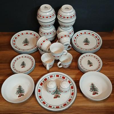 Country Crock Christmas Stoneware Dinnerware Set