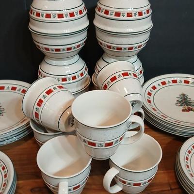 Country Crock Christmas Stoneware Dinnerware Set