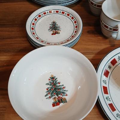 Country Crock Christmas Stoneware Dinnerware Set