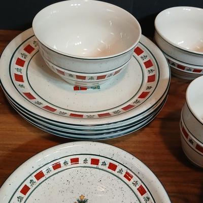 Country Crock Christmas Stoneware Dinnerware Set