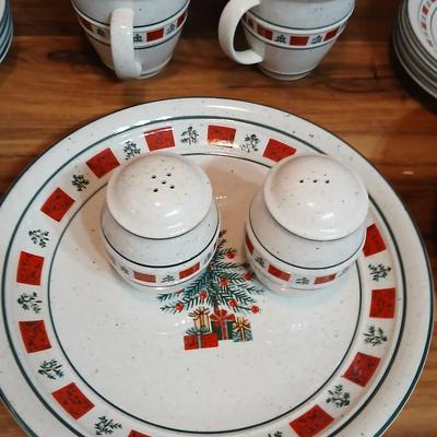 Country Crock Christmas Stoneware Dinnerware Set