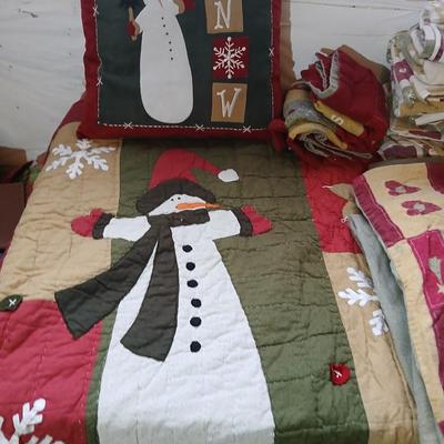 Snowman-Themed Holiday Quilt Bedding & Linens Set