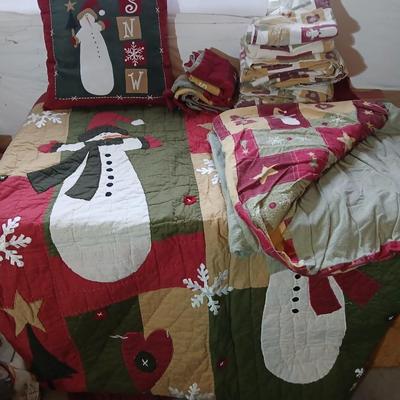 Snowman-Themed Holiday Quilt Bedding & Linens Set