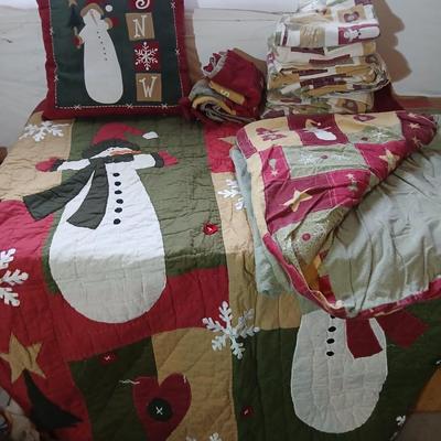 Snowman-Themed Holiday Quilt Bedding & Linens Set