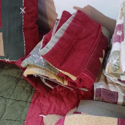 Snowman-Themed Holiday Quilt Bedding & Linens Set
