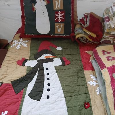 Snowman-Themed Holiday Quilt Bedding & Linens Set